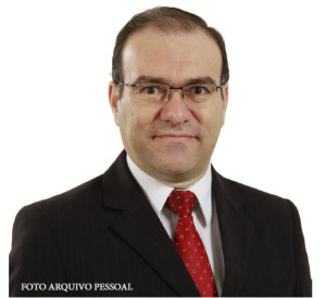 Dr. Julio Aparecido Costa Rocha: advogado, formado pela Univap e atuando há 23 anos na região.