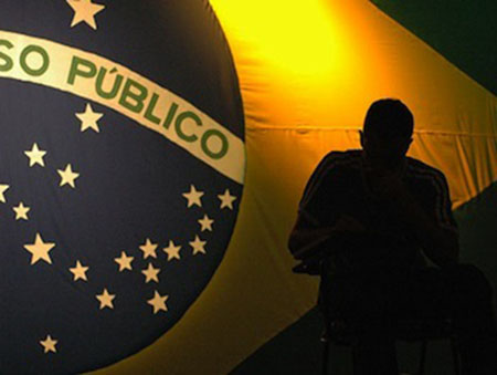 Serviço público: Quando a democracia se distancia, quem governa é a mediocridade.