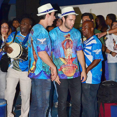 Agito com famosos em escolas de samba do Rio