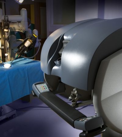 Como é feita a prostatectomia radical com uso da robótica