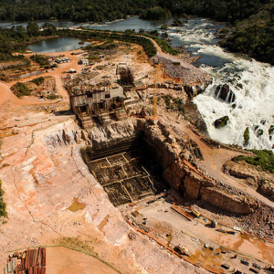O retrato da construção de uma usina hidrelétrica no Brasil