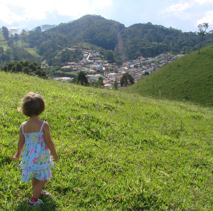 Gonçalves, no Sul de Minas Gerais. Um bom lugar para criar crianças pequenas e cuidar da saúde.