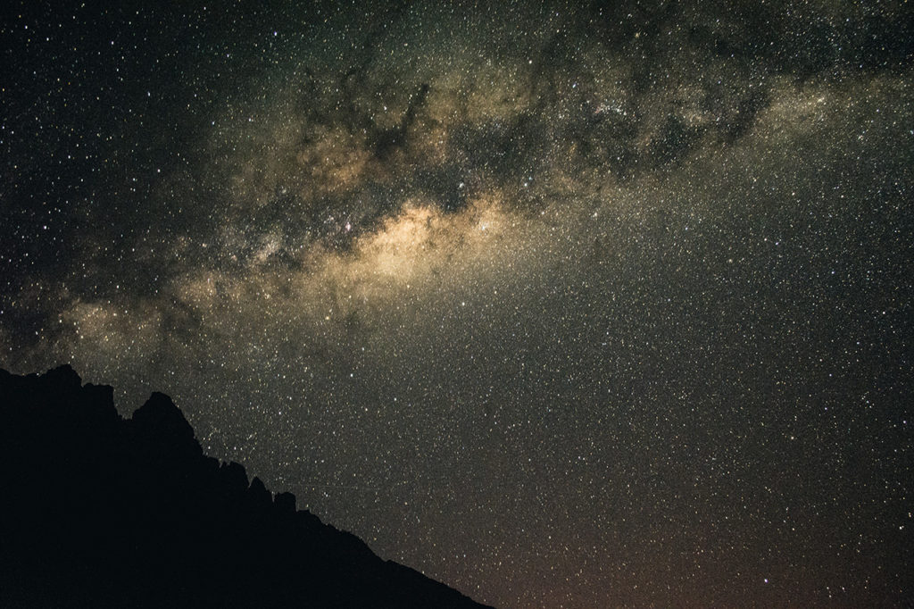 Típico céu noturno andino, visto do camping Paria durante o Trekking santa Cruz.