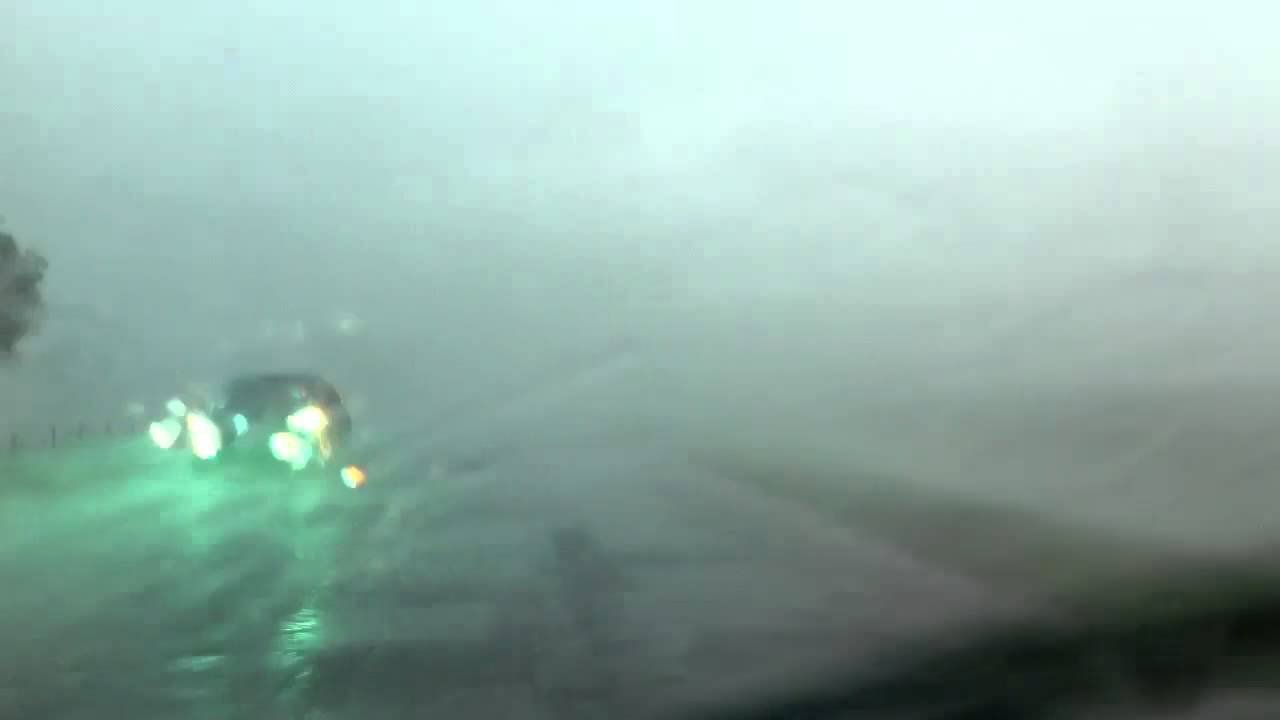 carro na chuva