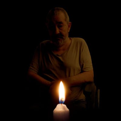 Com quase 80 anos, escritor brasileiro e recordista no Guinness é símbolo de resistência literária